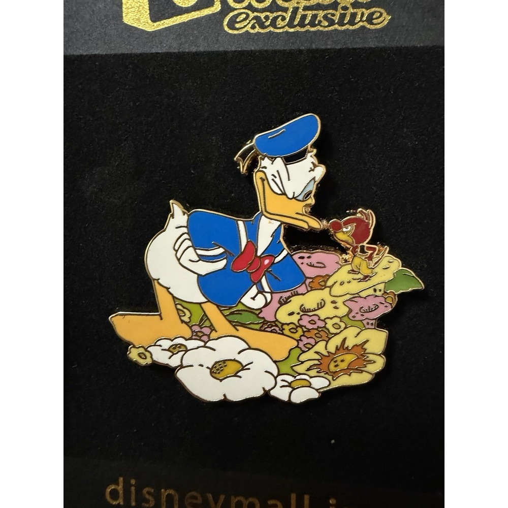 Disney Japan Mall Donald Duck Bee & Flowers Pin LE 250